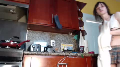 Snapshot of devilg1rl chatting on 09.27.25 poutyangel online show from 09.27.25