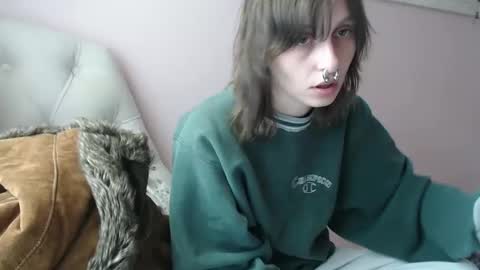 Snapshot of devilg1rl chatting on 09.30.25 poutyangel online show from 09.30.25