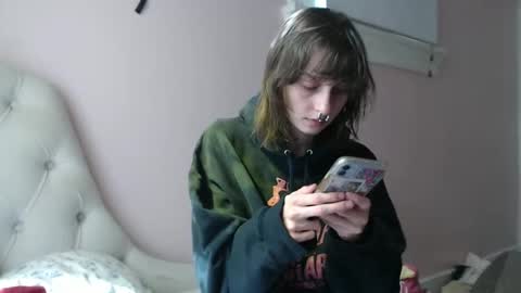 Snapshot of devilg1rl chatting on 10.02.25 poutyangel online show from 10.02.25