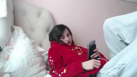 Snapshot of devilg1rl chatting on 10.03.25 poutyangel online show from 10.03.25