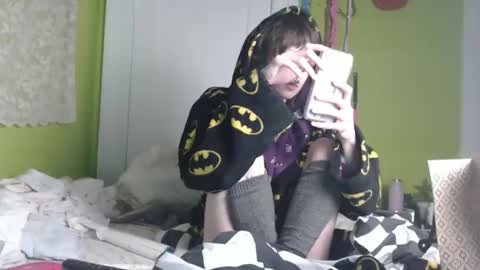 Snapshot of devilg1rl chatting on 11.04.25 poutyangel online show from 11.04.25