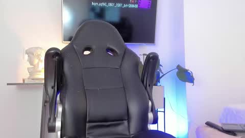 Devon Collins Independent model online show from 09.20.25