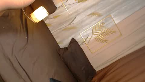 Snapshot of devoncummer chatting on 10.19.25 rhiane online show from 10.19.25