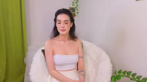 Snapshot of di__moon__ chatting on 11.17.25 Di moon online show from 11.17.25