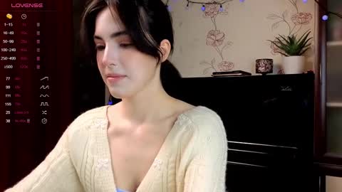 Snapshot of di_moon_ chatting on 10.09.25 Diana online show from 10.09.25