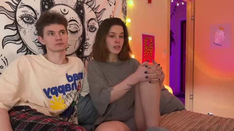 Snapshot of di_n_alex chatting on 12.14.24 Di Alex online show from 12.14.24