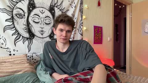 Snapshot of di_n_alex chatting on 12.18.24 Di Alex online show from 12.18.24