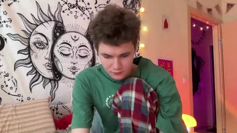 Snapshot of di_n_alex chatting on 12.19.24 Di Alex online show from 12.19.24