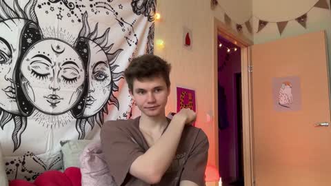 Snapshot of di_n_alex chatting on 12.21.24 Di Alex online show from 12.21.24