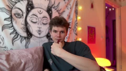 Snapshot of di_n_alex chatting on 12.26.24 Di Alex online show from 12.26.24