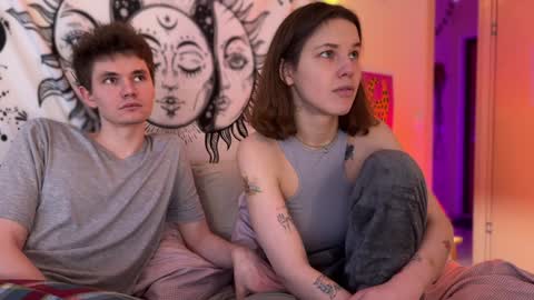 Snapshot of di_n_alex chatting on 12.27.24 Di Alex online show from 12.27.24