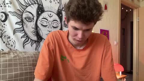 Snapshot of di_n_alex chatting on 01.04.25 Di Alex online show from 01.04.25