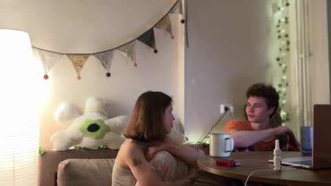 Snapshot of di_n_alex chatting on 01.04.25 Di Alex online show from 01.04.25