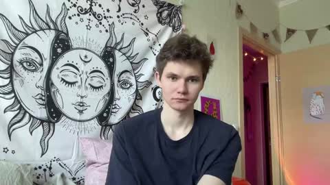 Snapshot of di_n_alex chatting on 01.05.25 Di Alex online show from 01.05.25