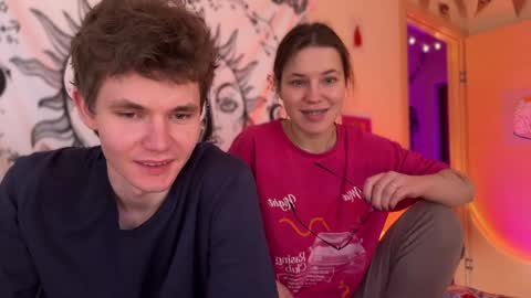 Snapshot of di_n_alex chatting on 01.05.25 Di Alex online show from 01.05.25