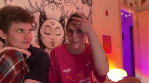 Snapshot of di_n_alex chatting on 01.05.25 Di Alex online show from 01.05.25