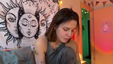 Snapshot of di_n_alex chatting on 01.12.25 Di Alex online show from 01.12.25