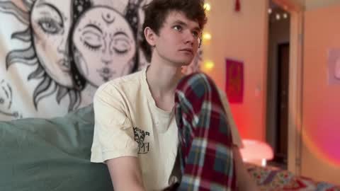 Snapshot of di_n_alex chatting on 01.26.25 Di Alex online show from 01.26.25