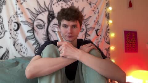 Snapshot of di_n_alex chatting on 01.29.25 Di Alex online show from 01.29.25