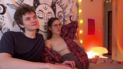 Snapshot of di_n_alex chatting on 01.29.25 Di Alex online show from 01.29.25