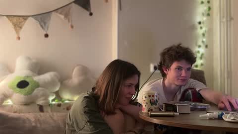 Snapshot of di_n_alex chatting on 01.31.25 Di Alex online show from 01.31.25