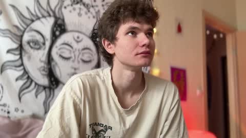 Snapshot of di_n_alex chatting on 02.01.25 Di Alex online show from 02.01.25