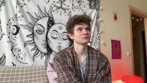 Snapshot of di_n_alex chatting on 02.05.25 Di Alex online show from 02.05.25