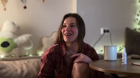 Snapshot of di_n_alex chatting on 02.06.25 Di Alex online show from 02.06.25