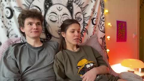 Snapshot of di_n_alex chatting on 02.07.25 Di Alex online show from 02.07.25