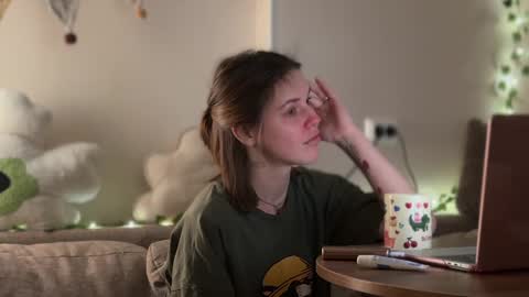 Snapshot of di_n_alex chatting on 02.07.25 Di Alex online show from 02.07.25