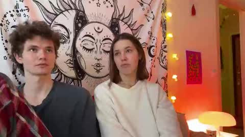 Snapshot of di_n_alex chatting on 02.09.25 Di Alex online show from 02.09.25