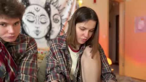 Snapshot of di_n_alex chatting on 02.13.25 Di Alex online show from 02.13.25