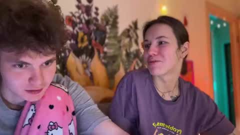 Snapshot of di_n_alex chatting on 02.20.25 Di Alex online show from 02.20.25