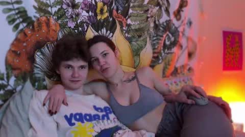 Snapshot of di_n_alex chatting on 02.22.25 Di Alex online show from 02.22.25