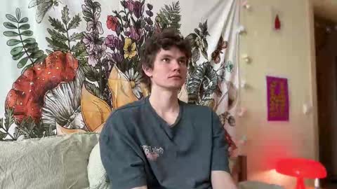 Snapshot of di_n_alex chatting on 02.26.25 Di Alex online show from 02.26.25