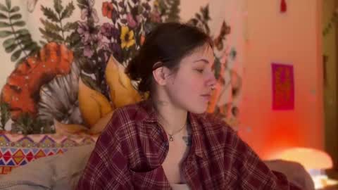 Snapshot of di_n_alex chatting on 02.26.25 Di Alex online show from 02.26.25