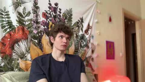 Snapshot of di_n_alex chatting on 02.28.25 Di Alex online show from 02.28.25