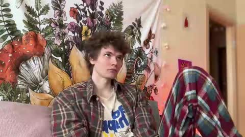 Snapshot of di_n_alex chatting on 03.01.25 Di Alex online show from 03.01.25