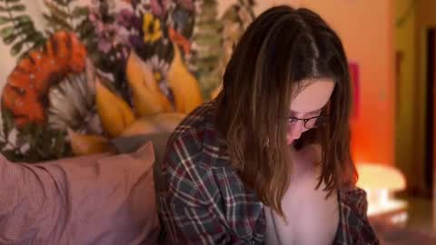 Snapshot of di_n_alex chatting on 03.07.25 Di Alex online show from 03.07.25