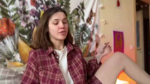 Snapshot of di_n_alex chatting on 03.09.25 Di Alex online show from 03.09.25