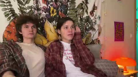 Snapshot of di_n_alex chatting on 03.12.25 Di Alex online show from 03.12.25