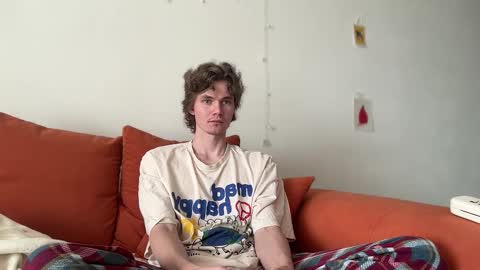 Snapshot of di_n_alex chatting on 09.18.25 Di Alex online show from 09.18.25