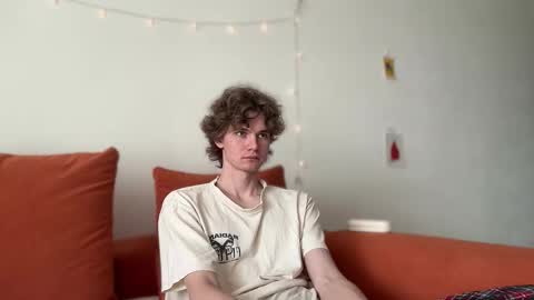 Snapshot of di_n_alex chatting on 09.20.25 Di Alex online show from 09.20.25