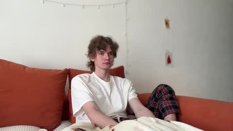 Snapshot of di_n_alex chatting on 09.26.25 Di Alex online show from 09.26.25