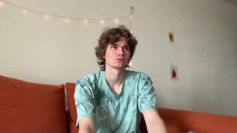 Snapshot of di_n_alex chatting on 09.28.25 Di Alex online show from 09.28.25