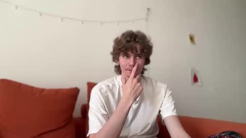 Snapshot of di_n_alex chatting on 10.05.25 Di Alex online show from 10.05.25