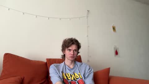 Snapshot of di_n_alex chatting on 10.09.25 Di Alex online show from 10.09.25