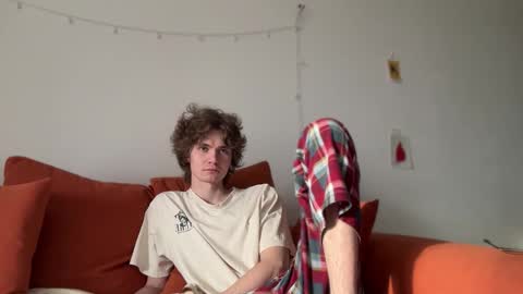 Snapshot of di_n_alex chatting on 10.10.25 Di Alex online show from 10.10.25