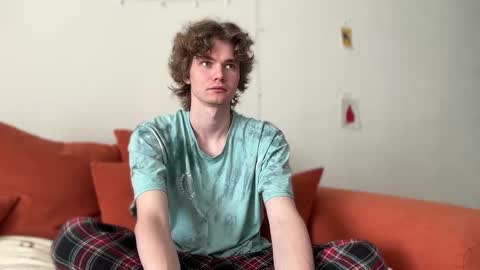 Snapshot of di_n_alex chatting on 10.11.25 Di Alex online show from 10.11.25