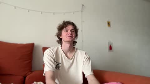 Snapshot of di_n_alex chatting on 10.15.25 Di Alex online show from 10.15.25